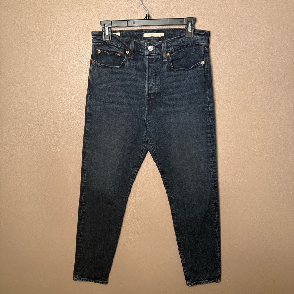 Levi's Wedgie Straight Leg Jeans in Leisure Time Tonight Size 27 Classic Denim - Picture 5 of 16